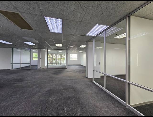 4,286M² WAREHOUSE TO LET IN LONGMEADOW